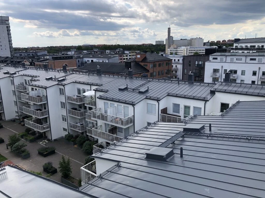 Servicepunkter på ett plåttak